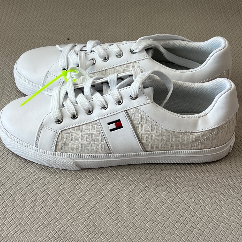 Tommy Hilfiger White Textured Sneakers Sz. 7 Brand New